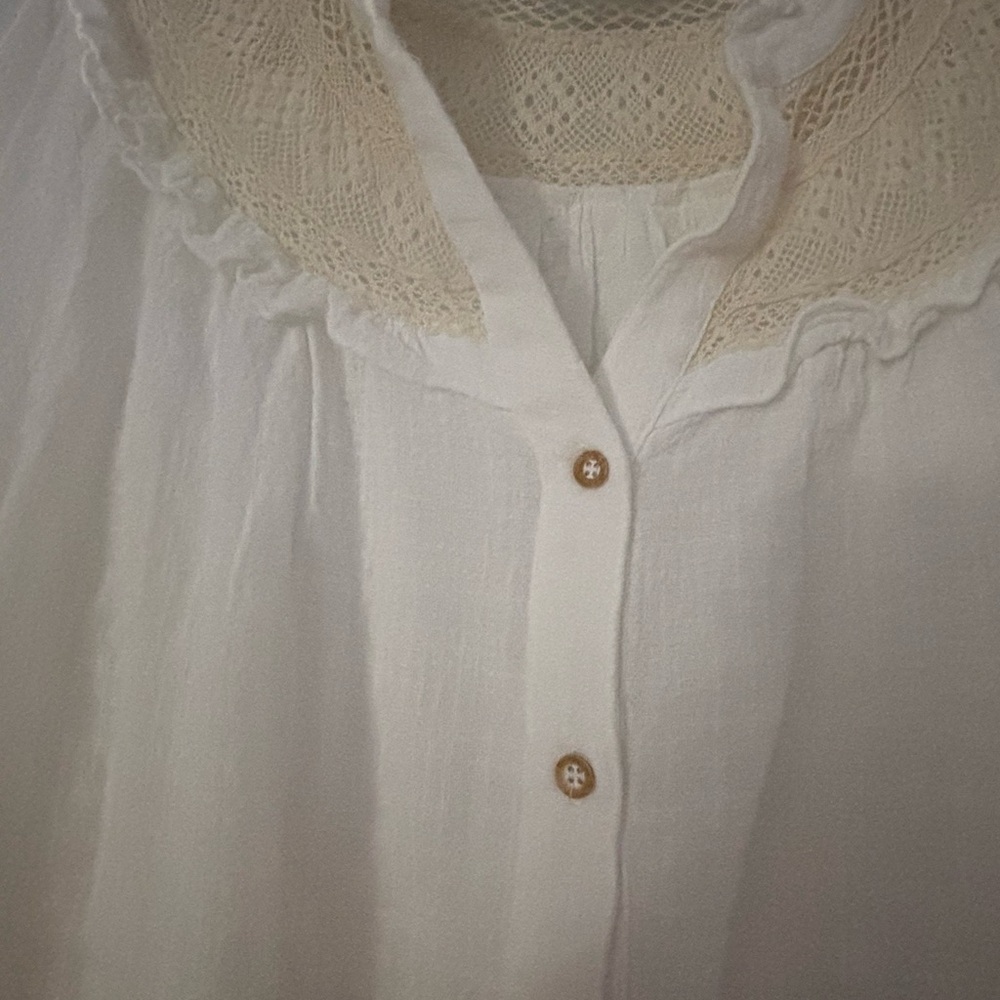 Like NEW Democracy White and Cream Lace Blouse Size Large - Picture 2 of 9